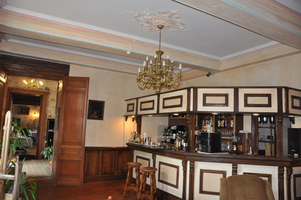 Chateau La Fleunie - Hotel Et Restaurant Condat-sur-Vezere Exterior photo