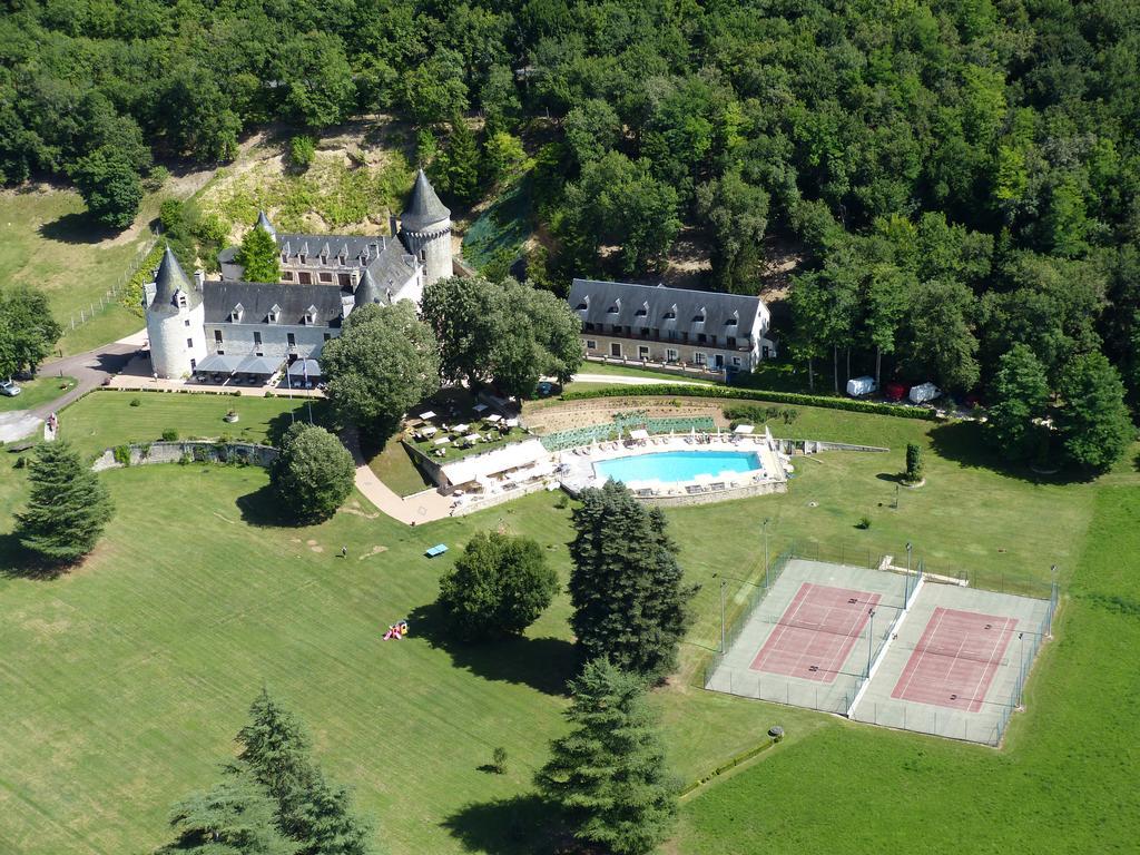 Chateau La Fleunie - Hotel Et Restaurant Condat-sur-Vezere Exterior photo