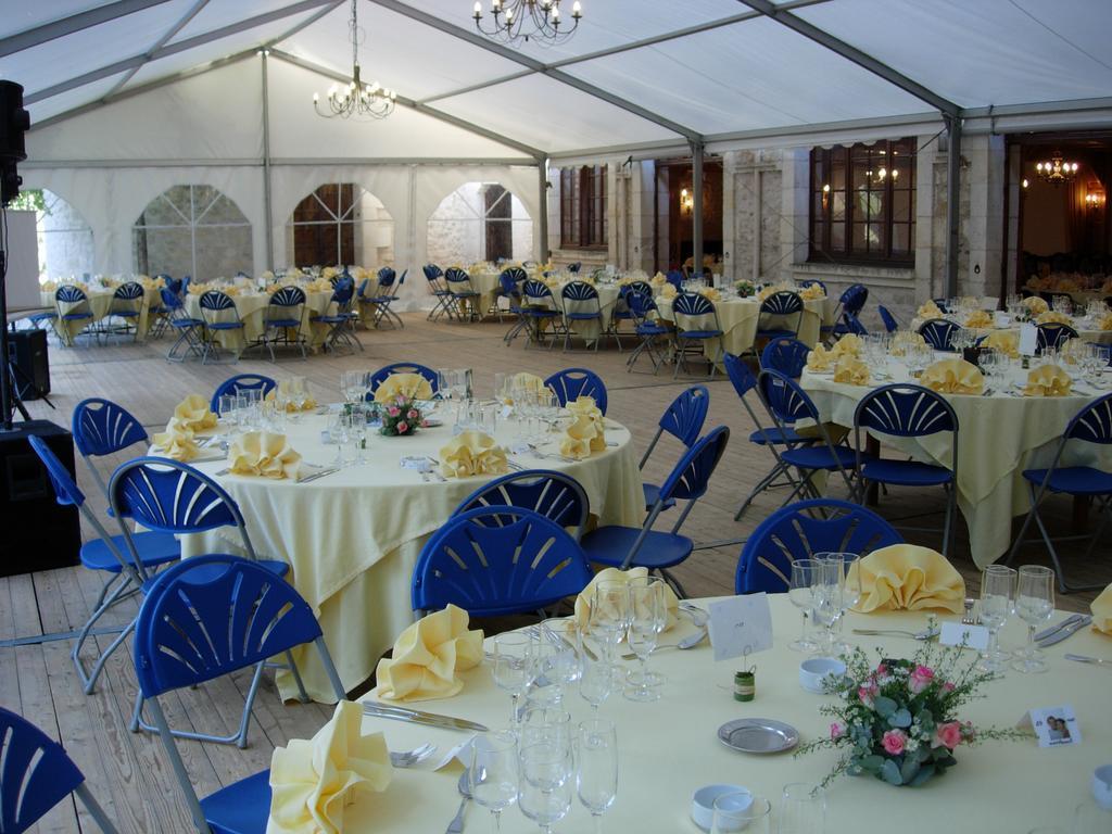 Chateau La Fleunie - Hotel Et Restaurant Condat-sur-Vezere Exterior photo