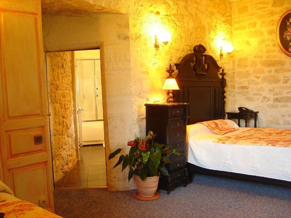 Chateau La Fleunie - Hotel Et Restaurant Condat-sur-Vezere Room photo