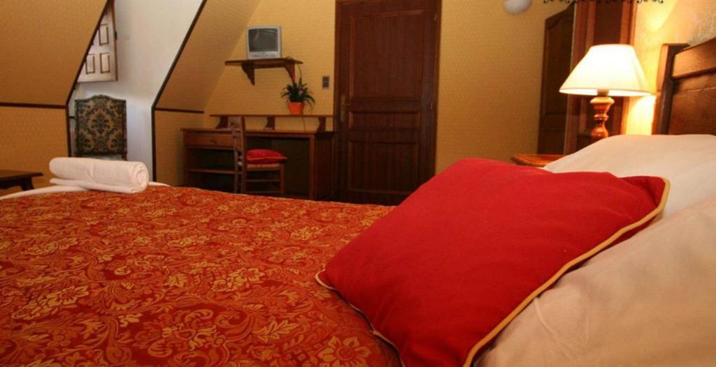 Chateau La Fleunie - Hotel Et Restaurant Condat-sur-Vezere Room photo