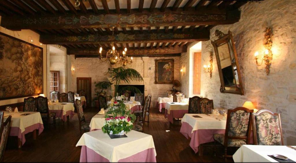Chateau La Fleunie - Hotel Et Restaurant Condat-sur-Vezere Exterior photo