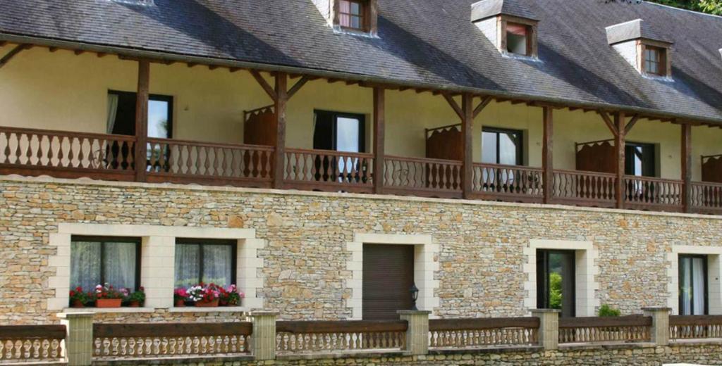 Chateau La Fleunie - Hotel Et Restaurant Condat-sur-Vezere Exterior photo