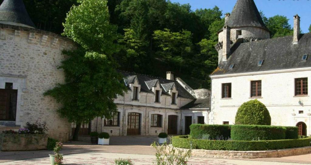 Chateau La Fleunie - Hotel Et Restaurant Condat-sur-Vezere Exterior photo