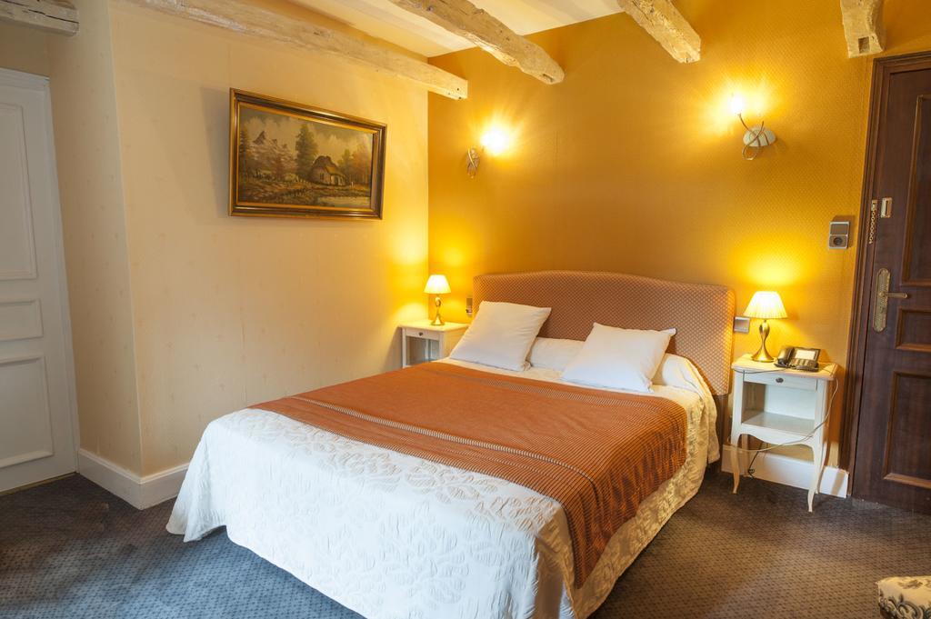 Chateau La Fleunie - Hotel Et Restaurant Condat-sur-Vezere Exterior photo