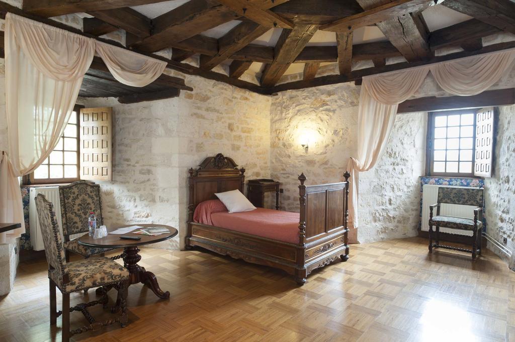 Chateau La Fleunie - Hotel Et Restaurant Condat-sur-Vezere Exterior photo