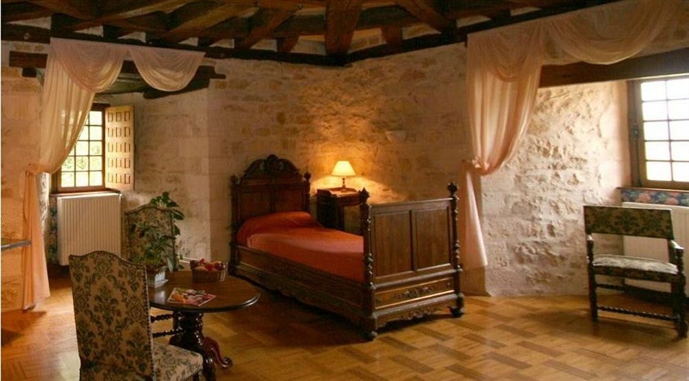 Chateau La Fleunie - Hotel Et Restaurant Condat-sur-Vezere Exterior photo